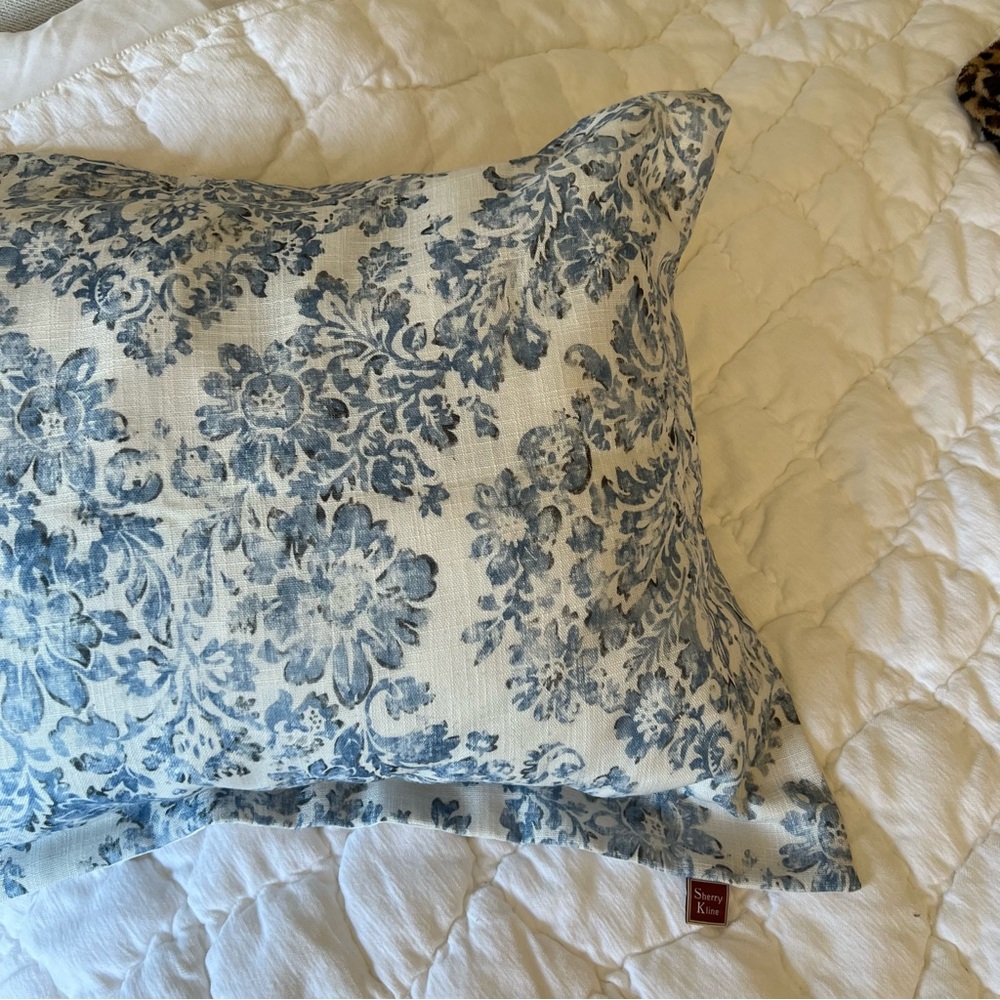 NWOT Set of 2 Indigo Blue and White Floral Pillow Shams, standard size - Picture 6 of 14